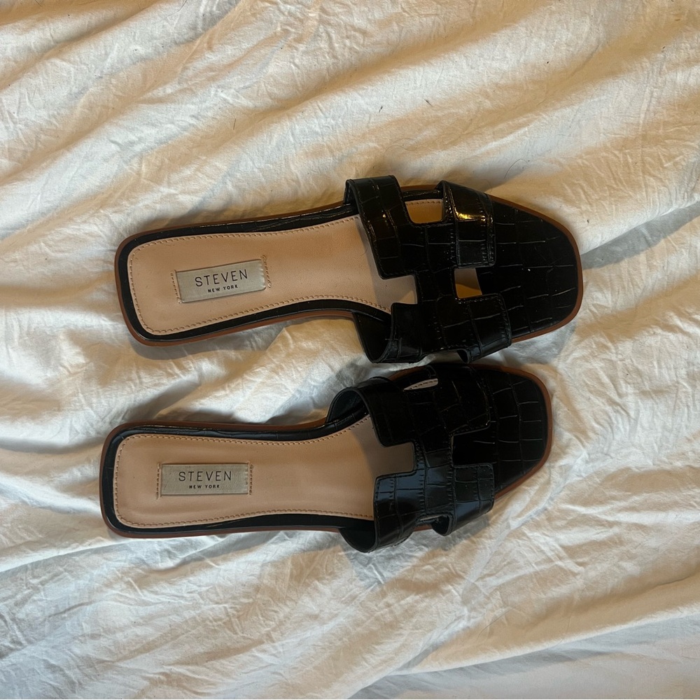 Black Steve Madden leather snake skin slides size 8 women’s